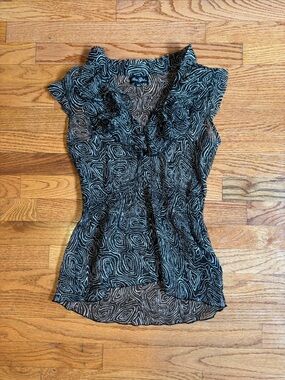 Ellen Tracy Black & White Ruffle-Trim Sleeveless Blouse